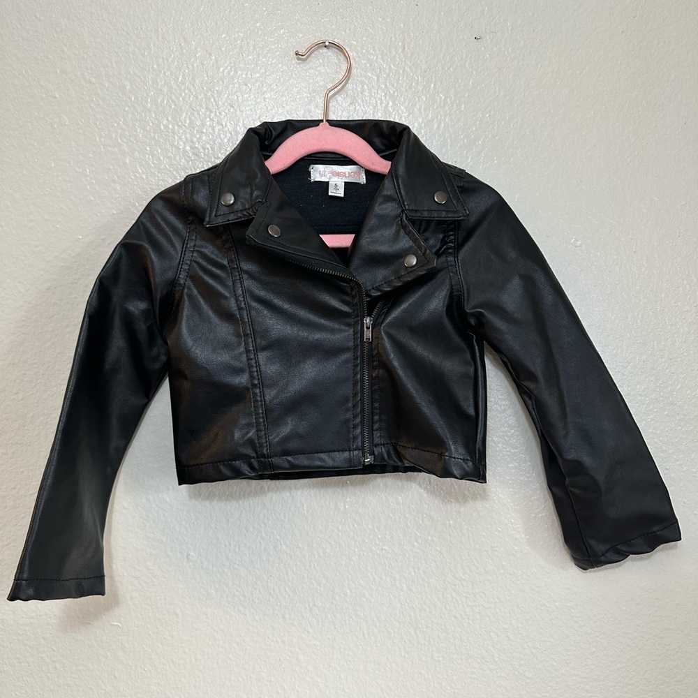 NWOT girls cropped black pleather jacket with a zipper